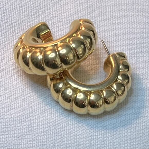 1950s VINTAGE JUDY LEE JEWELRY MID CENTURY EARRINGS GOLDTONE POST HOOPS - Picture 2 of 11
